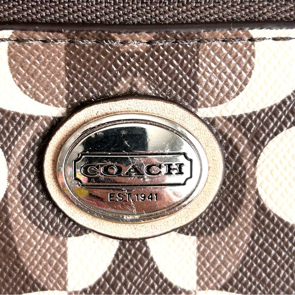 Coach Wristlet Payton Dream Brown Beige - Picture 11 of 13